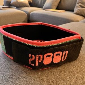 Weight lifting belt women’s size small